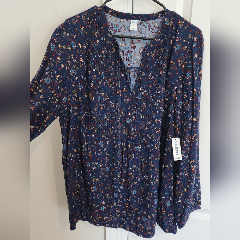 Gorgeous Old Navy Women's Navy Floral Longsleeve, Tie Neck Blouse. Size XL.